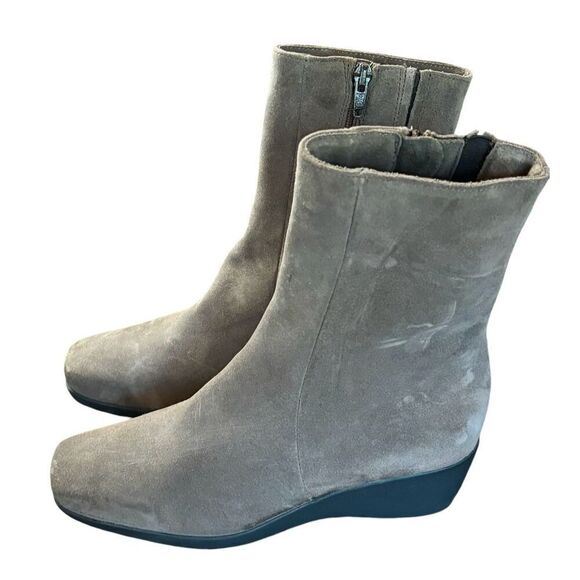 La Canadienne Ella Waterproof Wedge Bootie in Grey NWOB Size 5 1/2 Medium - Picture 1 of 7